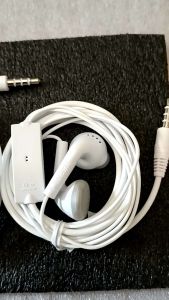 SAMSUNG HEADSET HANSDSFREE ORIGINAL 100% MADE IN INDONESIA SUPPORT SEMUA HP DENGAN JACK 3.5MM