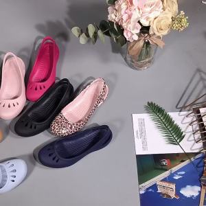 1014 Wholesale Nurse Shoes Flat Heel Hole Shoes Closed Toe Sandals Plastic Sandals Students Beach Sandals eva Garden Shoes