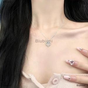 [COD] Biubiuni Moonstone Neon Hollow Tim Dây Chuyền Phụ Nữ Ánh Sáng Sang Trọng Cao Cấp Thiết Kế Cảm Giác Tính Khí Đơn Giản Vòng Cổ Đảng Trang Sức Quà Tặng