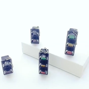 2pcs thiết lập vui vẻ và bắt mắt giao thông ánh sáng Keychain Ba lô mặt dây chuyền thiết kế sáng tạo Mặt dây chuyền cho những người đam mê chính