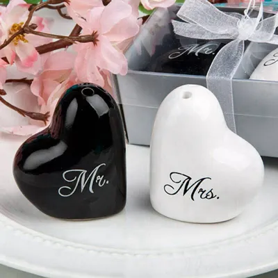 【SLN】wedding gift salt and pepper seasoning small and convenient heart-shaped wedding souvenir gift wedding bride gift