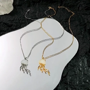 Trendy Jellyfish Pendant Charm Necklace Light Luxury Clavicular Chain Fashion Neckwear Adjustable Elegant Neckchain