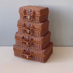 Giỏ lưu trữ quà tặng với tay cầm di động mây giả dệt mang theo Vali wicker cho những buổi dã ngoại và chuyến đi ngắn