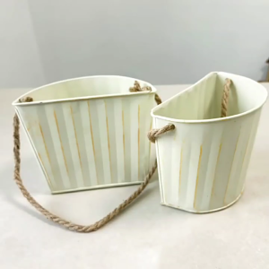 Hanging Iron Planter Wall Mounted Flower Pot Plant Holder Bucket for Patios Porch Vertical Garden Balcony Wall Art Decors