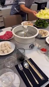 Morphy Richards Multifunctional Hot Pot  4L  Food-grade Non-stick Pot Coating  1500W Fat Heating