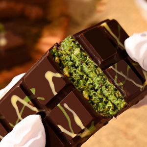 100% Original✨【Healthy Low-Calorie】Dark Chocolate with Pistachio Filling/Real Cocoa Butter/Smooth & Crunchy Center/Rich Flavor/Trans Fat-Free/Delicious Dessert