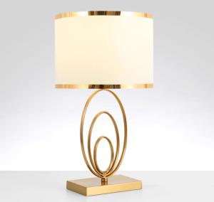 โคมไฟหัวเตียงโลหะ LED สไตล์นอร์ดิกโมเดิร์นเรียบง่ายโคมไฟตั้งโต๊ะ E27ตกแต่งห้องนั่งเล่นในบ้านไฟตั้งโต๊ะฮาร์ดแวร์ที่สร้างสรรค์โคมไฟตั้งโต๊ะโคมไฟตั้งโต๊ะย้อนยุคขนาด30*54ซม.