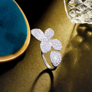 เลื่อมแหวนแบบปรับขนาดได้บุคลิกภาพผู้หญิงสี่ใบชุบเงินสีโรสโกลด์ฝังขนาดเล็ก AAAA ลูกบาศก์ Zircon เปิดข้อมือ SR067แหวนประดับที่สวยงาม