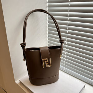 กระเป๋าสะพายไหล่หนัง PU สไตล์เกาหลีสำหรับผู้หญิง กระเป๋าทรงถังความจุขนาดใหญ่ แฟชั่นใหม่