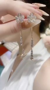 Bông tai nữ thiết kế độc đáo hai kiểu đeo phong cách riêng hot trend đính đá zircon hình hoa dáng dài tua rua.