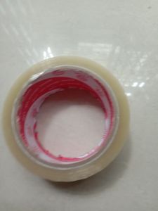 Băng keo dán thùng trongđụcin hàng dễ vỡ
