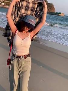 เสื้อกล้ามสายเดี่ยว 2025 บราผู้หญิงใหม่พร้อมแผ่นรองหน้าอก ชุดชั้นใน