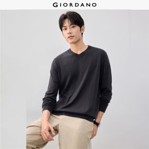 GIORDANO Men Sweaters Solid Color V-Neck Simple Basic Sweaters Regular Fit Clean Fashionable Casual Sweaters 13056983