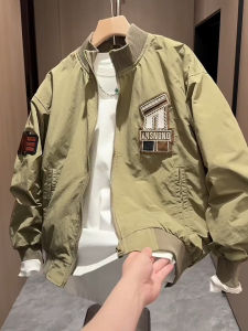 เสื้อแจ็คเก็ตปักลายเท่ๆ ใส่ได้ทั้งผู้ชายและผู้หญิง เนื้อผ้าดีสวมใส่สบ๊ายสบาย