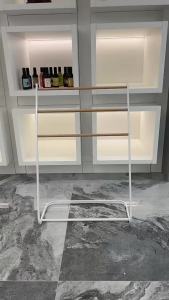 Indoor Freestanding Towel Rack Industrial Pipe Design L-shaped Clothes Drying Stand with Simple Storage Wall-Mounted or Mobile