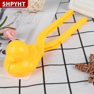[COD] SHPYHT TOY Cartoon Lovely Duck Shaped Snowball Maker Clip Children Outdoor toy