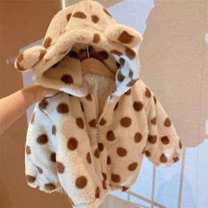 WANDER แจ็คเก็ตเด็กผู้หญิง เสื้อคลุมเด็ก ญดีไซน์ลายจุดที่ทันสมัยและน่ารัก เสื้อแจ็คเก็ตผ้าฟลีซหนานุ่มให้ความอบอุ่นสำหรับเด็กผู้หญิง23915