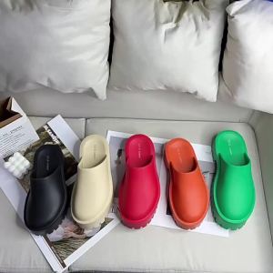 [Free Shipping] Thick-soled height-increasing sandals Korean style closed-toe womens platform super high-heeled clogs beach shoes