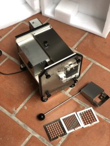 Máy thái hạt lựu công nghiệp 300kg/h - 4 bộ dao nhiều kích cỡ