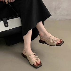 QLshop พร้อมส่ง โกดังไทย รองเท้าแฟชั่น สำหรับสตรี งานรุ่นนี้มาใหม่ บอกเลยปังไม่ไหวแม่ สีทูโทนเรียบๆ มินิมอล โดนใจ ดีเทลเข็มขัด 3 เส้น มีสายรัดส้นด้วยนะ เก๋เกิ๊นนน