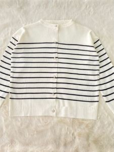 Qiinara ~Cardigan Rajut Kancing Mutiara Motif Stripe