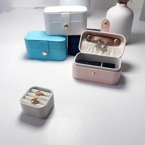 Small Jewelry Holder Sturdy Mini Jewelry Box Travel Jewelry Organizer Soft for Home Dresser Business Trips Travel Souvenirs