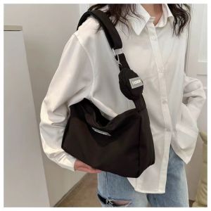 กระเป๋าแฟชั่น กระเป๋าสะพายข้าง งานผ้ามีลูกเล็กห้อยเท่ๆ