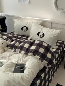 [ Mềm mại và thoáng khí ] Bộ đồ giường thêu khăn dễ thương vỏ chăn thêu hoạt hình ga trải giường ga trải giường vừa vặn bộ ba món cho ký túc xá a