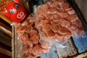 เศษแหนม หัวท้าย แหนม หนัก 1 กิโลกรัม เศษแหนมตัดแต่ง แหนมดอนเมือง