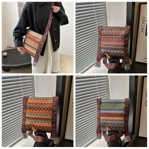DINAH ห้อย กระเป๋าคาดอกสไตล์ชนเผ่า กระเป๋าทอ ความจุขนาดใหญ่ กระเป๋าสะพายไหล่แบบมีขอบ ลำลอง กระเป๋าถือ กระเป๋าสะพายไหล่โบฮีเมียน ผู้หญิง