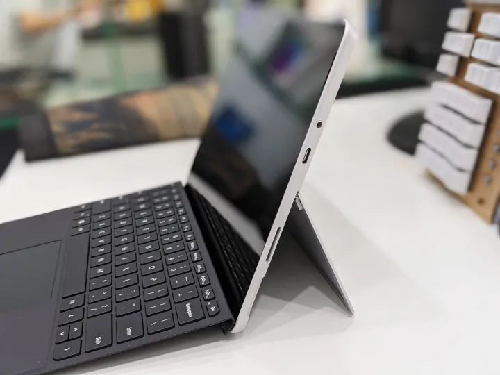 Microsoft%20Surface%20Go%20%7C%20Ram%208gb,%20windows%2010,%20s%E1%BB%AD%20v%C4%83n%20ph%C3%B2ng%20word,%20Excel,..%20gi%E1%BA%A3i%20tr%C3%AD%20%7C%20%20T%E1%BA%B7ng%20s%E1%BA%A1c%20v%C3%A0%20b%C3%A0n%20ph%C3%ADm%20ch%C3%ADnh%20h%C3%A3ng%20-%20Image%204