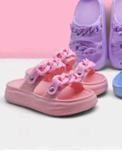 SANDAL WEDGES ANAK PEREMPUAN VARIASI RANTAI 2204-5 (24-35) SANDAL BAN DUA VARIASI MOTIF RANTAI