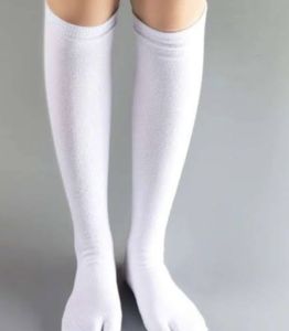 KAOS KAKI  PANJANG DI ATAS LUTUT SCHOOL WANITA KOREA TEBAL PUTIH LIS HITAM