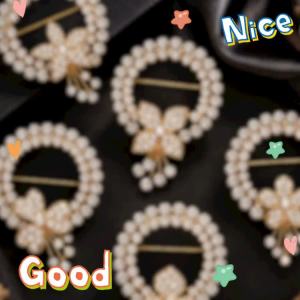 Elegant Crystal Wreath Brooch Pin Rhinestone Floral Brooch for Women Scarf Coat Dress Accessories