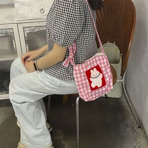 DINAH ปัก กระเป๋าผ้าแบบสะพายข้าง การ์ตูน ปุ่มแม่เหล็ก กระเป๋าโทรศัพท์ผ้าแคนวาส ชมพู ความจุขนาดใหญ่ กระเป๋าสะพายลายตารางกระต่าย สาวๆ