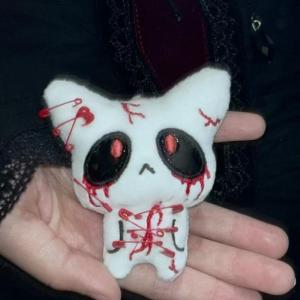 Hmeme 1 2ชิ้นพวงกุญแจตุ๊กตาฮาโลวีนสุดสยองจี้ตุ๊กตามอนสเตอร์ที่น่ากลัวเครื่องประดับของขวัญคู่รัก