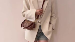 กระเป๋าใต้วงแขนเป็นที่นิยมสำหรับผู้หญิงในปีนี้ 2025 กระเป๋าใบเล็กสะพายไหล่พิมพ์ลายแฟชั่นใหม่สำหรับผู้หญิง