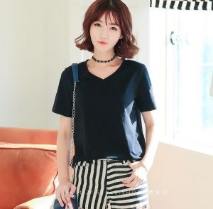 Áo thun trơn trắng đen dáng suông tay ngắn cổ tròn cổ tim