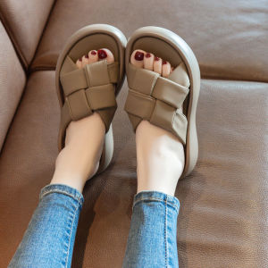 LHMonday สุดคุ้ม รองเท้าเเฟชั่นผู้หญิง เเมทช์กับชุดได้ง่าย ราคาถูกพร้อมส่ง มีสีให้เลือกหลากหลาย สีเรียบง่ายเเต่ดูดีดูเเพงเวอร์ พร้อมส่งในประเทศ ไปซื้อกัน