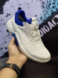 Giày Golf Ecco êm chân - nút vặn tiện lợi chắc chắn.