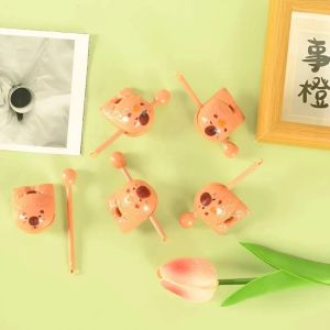 Móc khóa capybara gõ mõ thiền định siêu hài hước – chiến thần hòa bình giảm stress hot trend viral