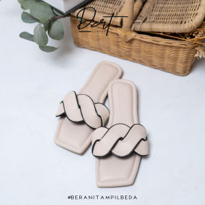 Dzrtclassy01 Sandal teplek wanita kekinian / Sandal teplek wanita korea / Sandal wanita kekinian 2024 / Sandal wanita korean style / Sandal perempuan dewasa 2024 / Sandal perempuan korean style / Sandal teplek wanita terbaru / Sandal teplek perempuan 2024