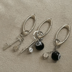 XEANG โลหะผสม กระเป๋าพวงกุญแจบิลเลียดสีดำ กระเป๋าเป้แขวน ฮิปฮอป กระเป๋าใส่กุญแจแบบหัวเข็มขัดสำหรับการเดินป่า ที่เก็บกุญแจ ของที่ระลึก จี้กระเป๋าเป้สีดำ 8 ของตกแต่งพังค์