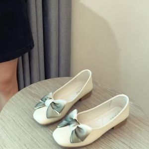 COD  Kasut Wanita Mulut Cetek Kulit Lembut 2024 Musim Bunga a Baru Tapak Rata Doudou Shoes Soft Sol Elegan Tumit Rendah Kasut Sudu  Sem