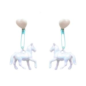 Unique Horse Earrings with Heart and Paperclip Pattern Cuteness Horse Earrings Resin Texture Suitable for Everyday Wear