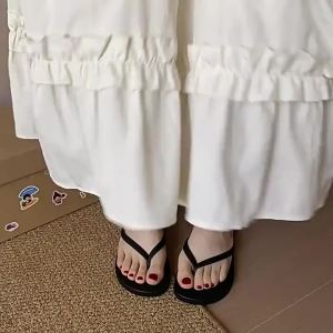 [Free Shipping] New womens flip-flops for summer suitable for outdoor wear bathing beach and seaside with thick soles solid color fashionable versatile and non-slip