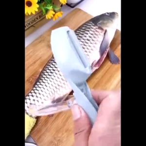 Fish Cleaning Tool Killing Scraping Scale with Knife Device - Fish Scale Remover Tool - Random Color