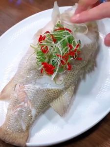Dụng Cụ Chẻ Rau Muống – Bào Sợi Hành Lá – Ép Rau Củ Đa Năng Hình Cá Nhỏ (Hộp Màu)PVN9872