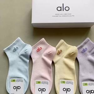 Gift aio Mid-tube embroidered casual cotton socks Four Seasons Black white and gray tones Couples cotton socks trendy socks for men and women