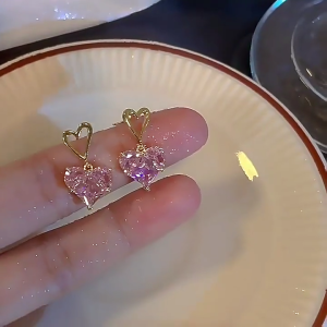 Bông tai thả hợp kim mạnh mẽ với thiết kế trái tim và Zirconia thanh lịch cho phụ nữ thời trang trang phục thời trang sử dụng thường nhật